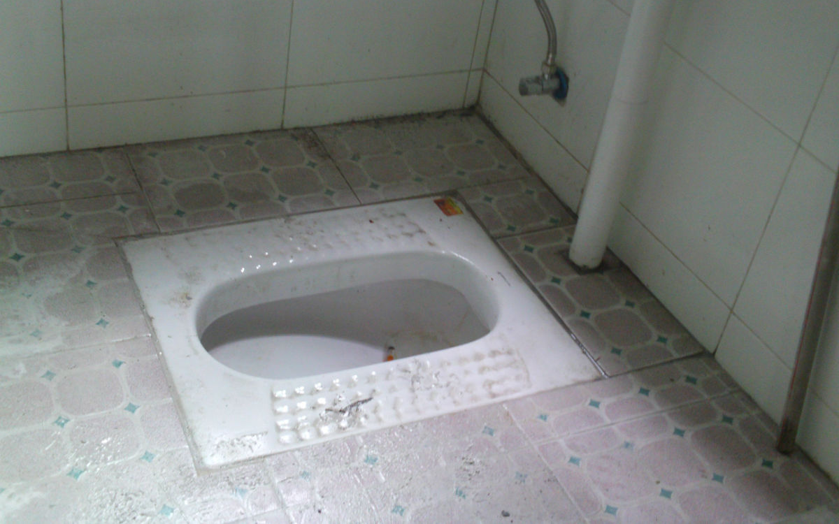 疏通厕所多少钱？实用价格指南与省钱技巧