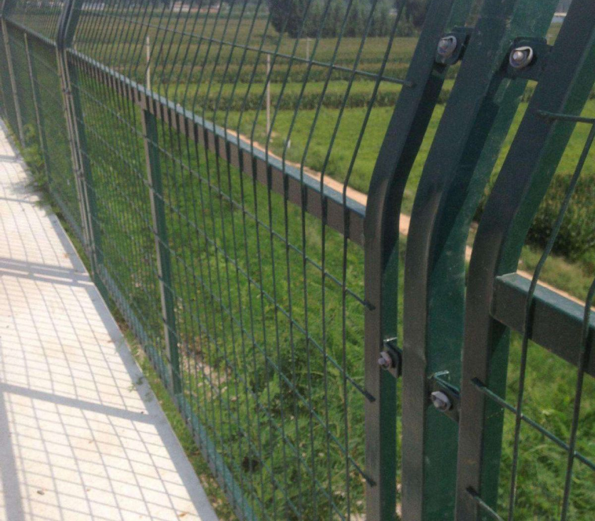 铁丝网围栏价格解析与选购指南